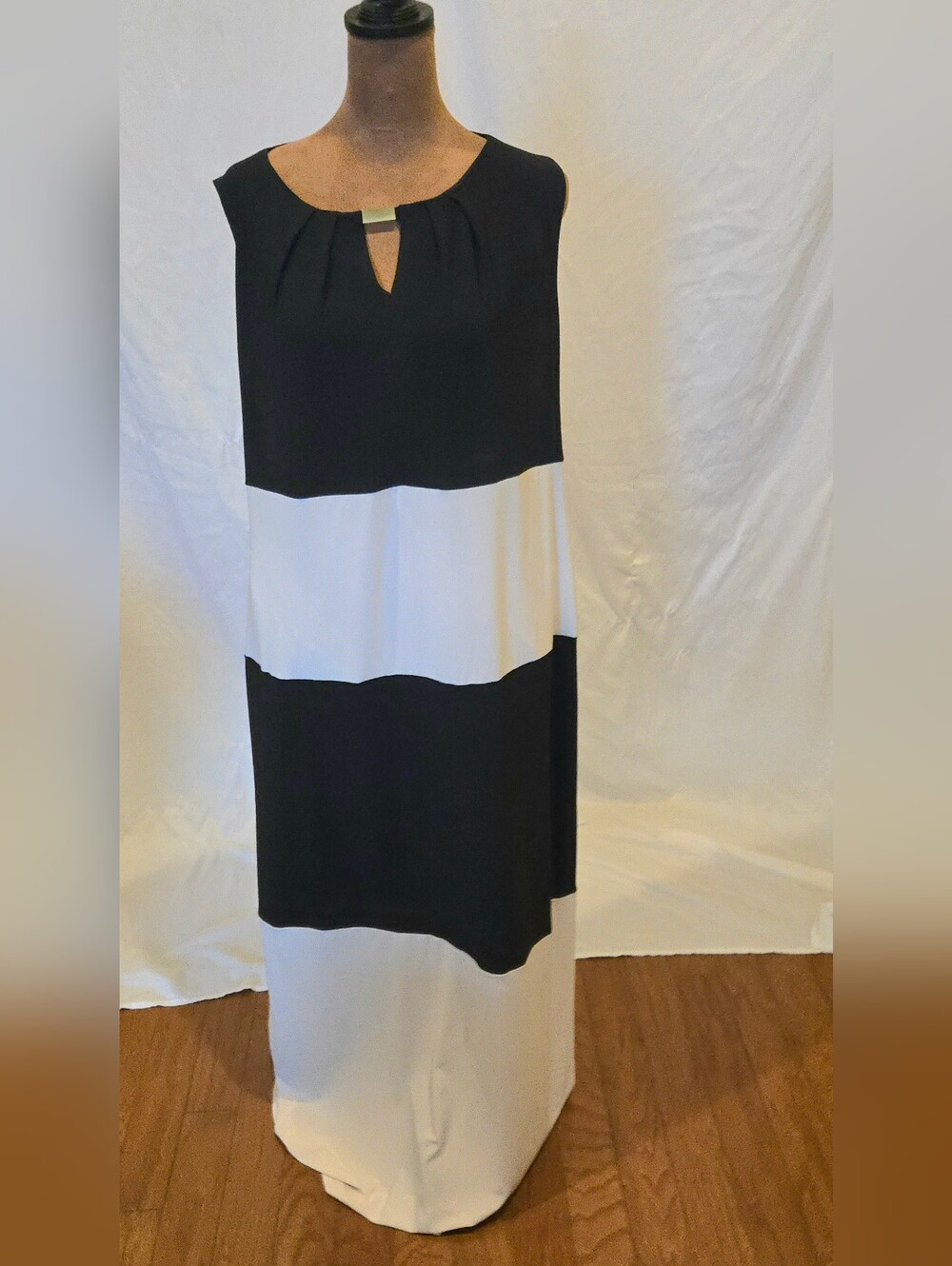 Chico's Size 2 Sleeveless Black and Antique White Colorblock Maxi Dress New!